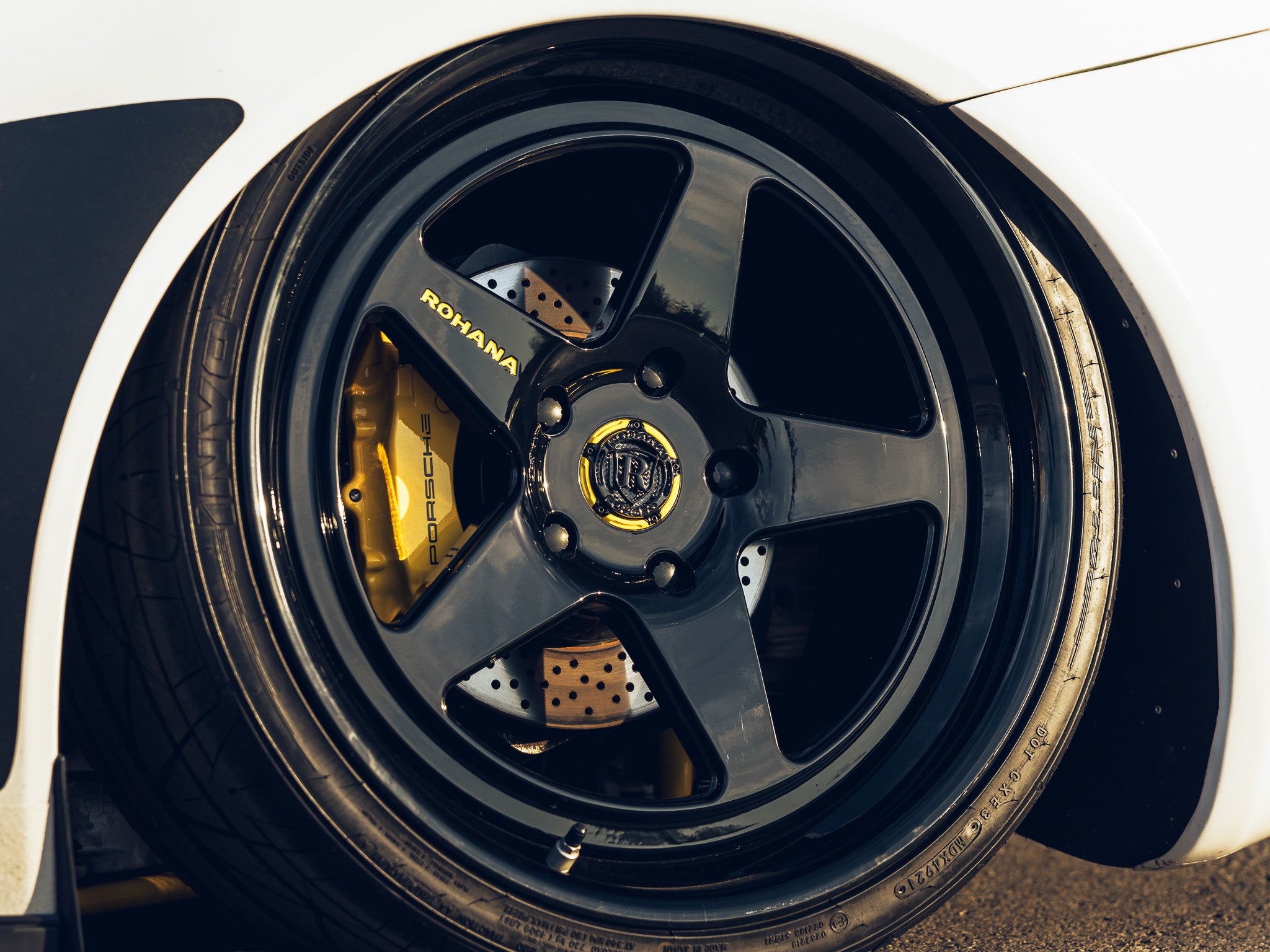 Porsche 911 Carrera - RFG39 Gloss Black (4).jpg