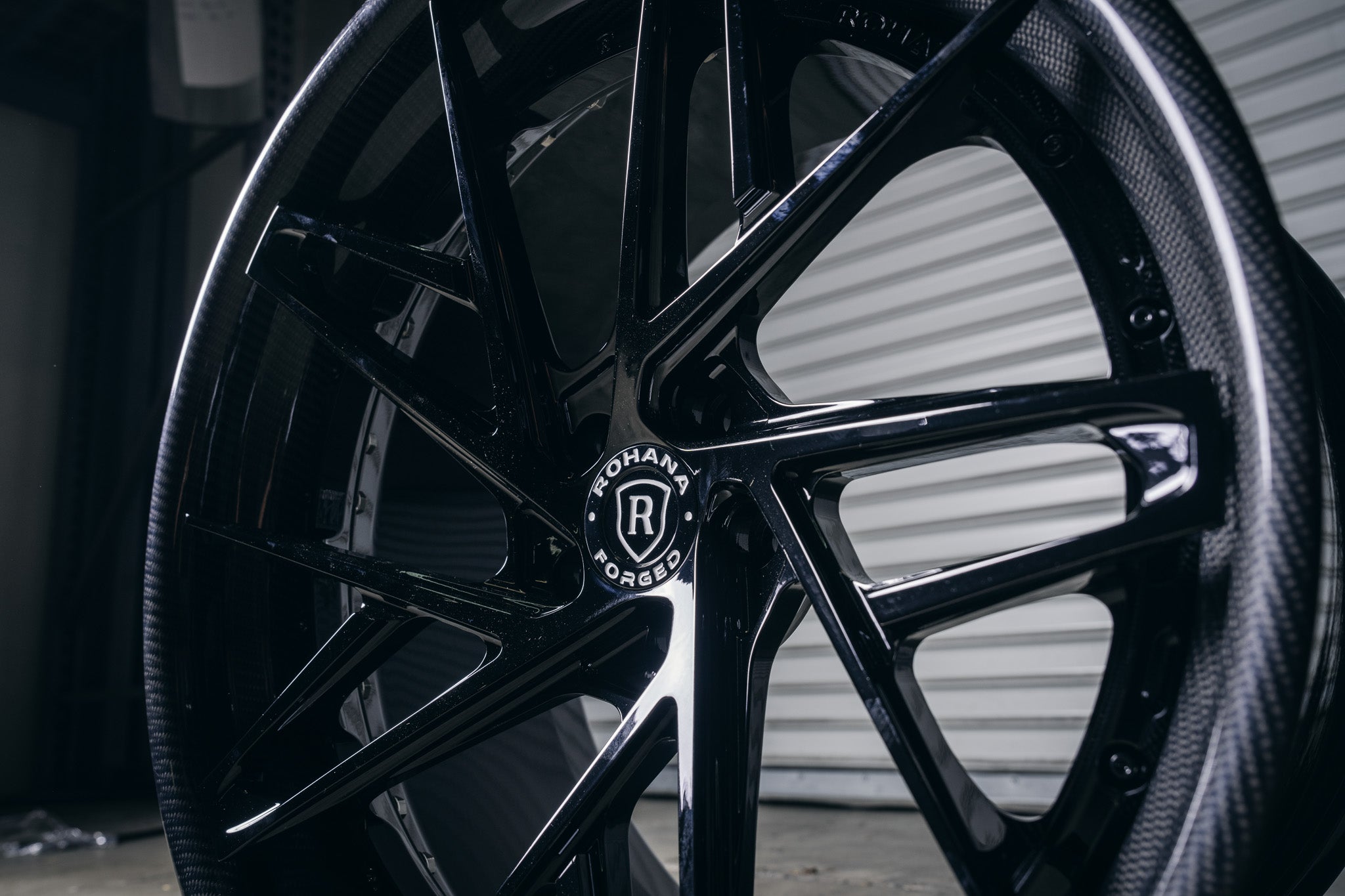RFG13 Gloss Black Carbon Lip (5).jpg